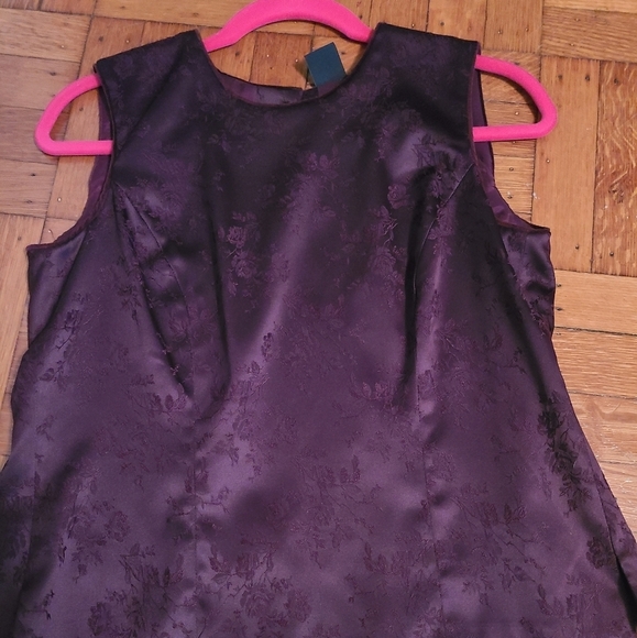 GAP Tops - Sleeveless satiny top